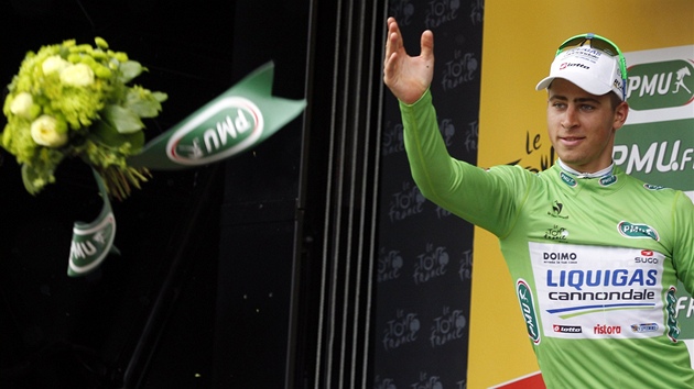 SVOU KYTICI ODHAZUJI V DÁL. Peter Sagan na stupních vítz po tetí etap Tour