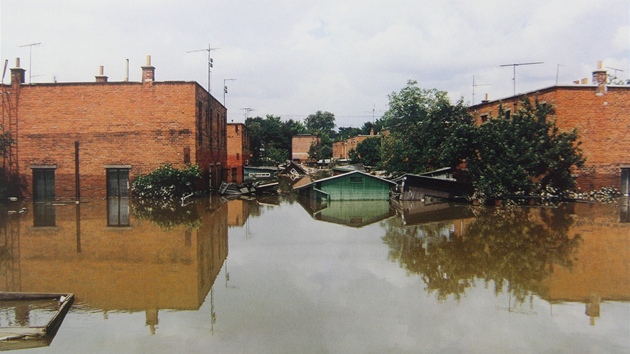 Povodn v Otrokovicích v roce 1997. Na snímku zatopená Stará kolonie.