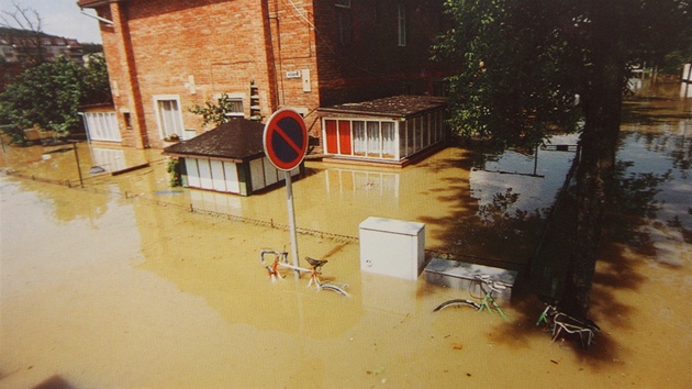 Povodn v Otrokovicích v roce 1997. Na snímku Moravní ulice.