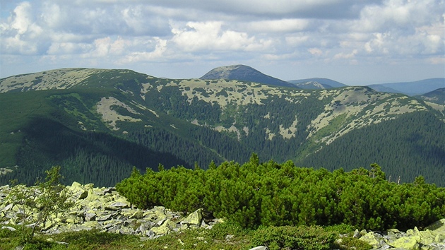 Výhled z Popadi k severu na Grofu (1 748 m)