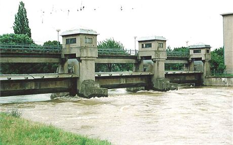 Hodonínský jez v polovin ervence 1997.