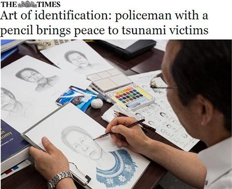 Policista uji Abe kreslí na základ fotografií tl podobizny obtí loského