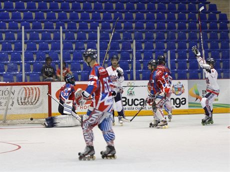 VÍTZNÍ. etí in-line hokejisté zvítzili jak na seniorském, tak i juniorském ampionátu.