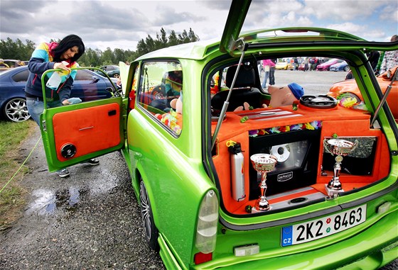 Zářivě zelený trabant zvaný Drobek byl hvězdou víkendového srazu tuningových...