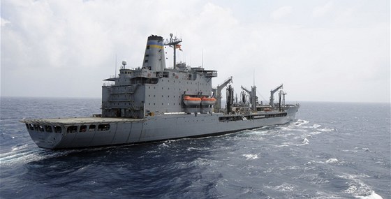 Americká zásobovací lo USNS Rappahannock 