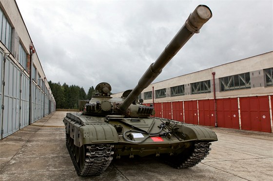Posádka v Rančířově na Jihlavsku skladuje několik desítek tanků T-72, které...