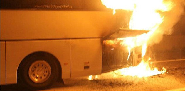U Vídně hořel český zájezdový autobus. Hasiči evakuovali 35 cestujících