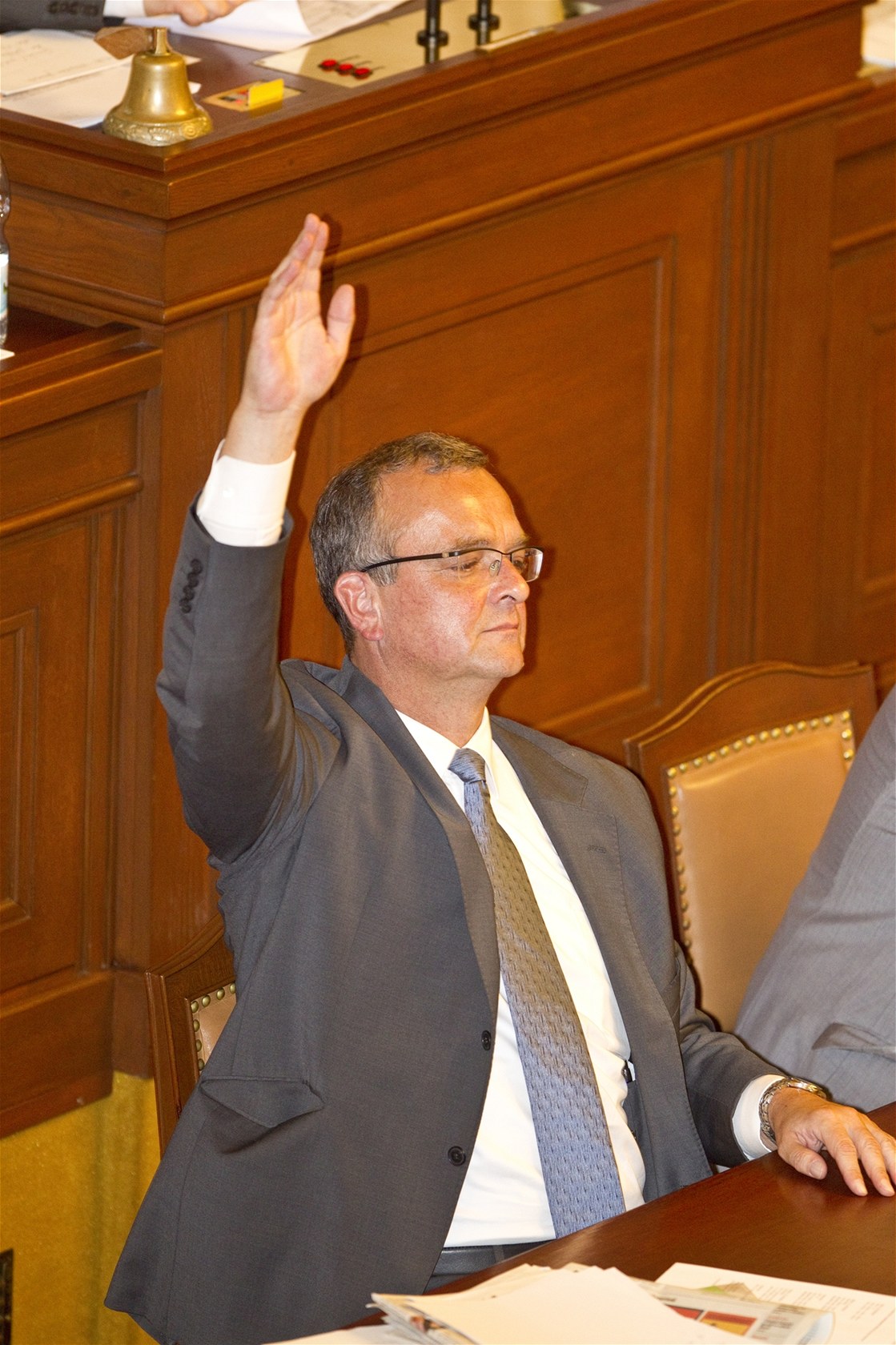 JSEM PRO. Ministr financí Miroslav Kalousek p�islíbil, �e podpo�í návrh, který by z dosavadního dvacetiprocentího odvodu loterijních spole�ností nasm�roval p�t procent p�ímo �eskému olympijskému výboru.