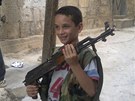 Malý bojovník v adách Syrské osvobozenecké armády (17. ervence 2012)