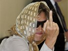 Barbora Kupkov se u soudu maskovala tkem a ernmi brlemi.