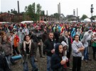 Diváci se pi festivalu Colours of Ostrava pohybovali a dlouhé hodiny i stáli...