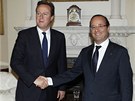 Francouzský prezident Francois Hollande (vpravo) se pi své první oficiální...