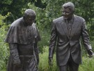 Sousoí Ronalda Reagana a papee Jana Pavla II. v gdaském parku