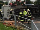Na Rokycanské tíd v Plzni se v pátek 13. ervence ráno pevrátil kamion. 