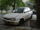 Toto auto stojí asi dva roky v ulici Kollárova (Karlínské námstí).