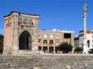 Lecce, Piazza Sant' Oronzo, v popedí hledit antického amfiteátru