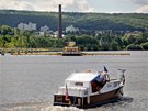 Po Vltavě pluje vyměřovací loď Valentýna II. Pomocí sonaru měří dno řeky (12....