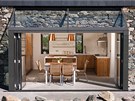 Francouzskými okny lze z obytné kuchyn vyjít na terasu domu s výhledem na