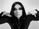 Dana Batulková coby Ozzy Osbourne pi focení pro kalendá Promny 2011