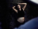 Thotná modelka Adriana Lima pi focení pro kalendá Pirelli 2013
