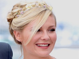 Hereka Kirsten Dunstov na kvtnovm filmovm festivalu v Cannes s elenkou z