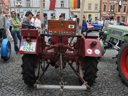 Historické traktory na pehlídce veterán v Chebu