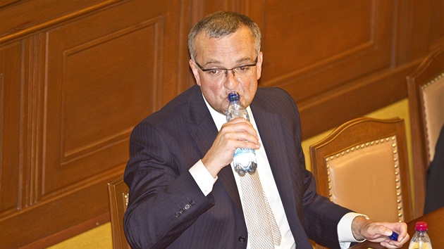 Ministr financí Miroslav Kalousek bhem schze Snmovny. (18. ervence 2012)
