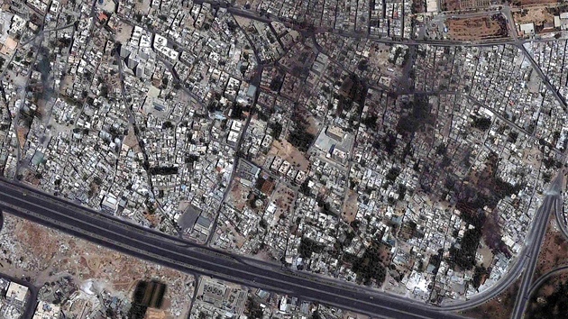 Snmek z orbitu ukazuje kody, kter v Damaku napchaly tanky a dlostelectvo (19. ervence 2012)
