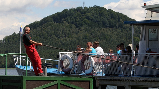 Lodní doprava funguje na Máchově jezeře od roku 1920.