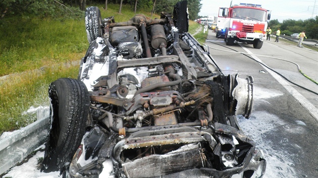 Por auta na dlnici D1 u obce Javrek na Brnnsku likvidovaly dv jednotky hasi.