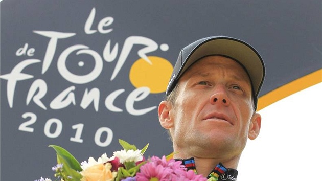 Lance Armstrong v cíli Tour de France 2010