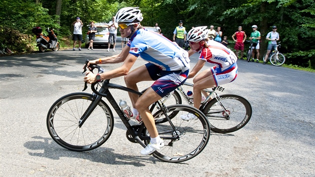 Rychlobruslařka Martina Sáblíková na trati cyklistického závodu Tour de Feminin.