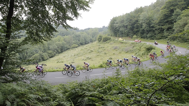 cyklistick peloton v prbhu 17. etapy Tour de France