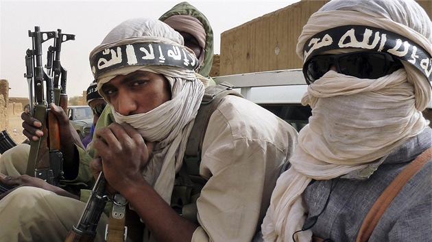 Ozbrojenci z islamistické organizace Ansar Dine, která spolu s Tuaregy ovládá