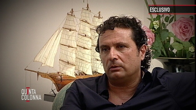 Zábr z televizního rozhovoru, který poskytl Francesco Schettino italské
