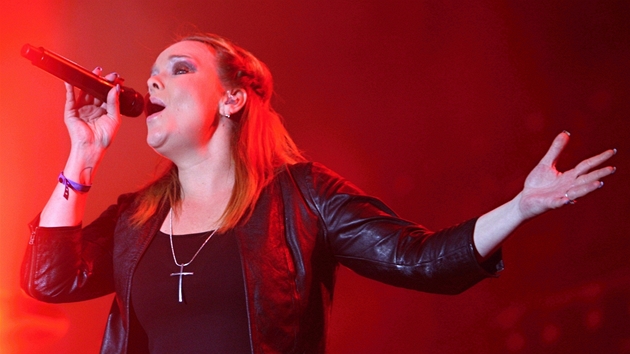 Anette Olzonov ze skupiny Nightwish na festivalu Masters of Rock 2012
