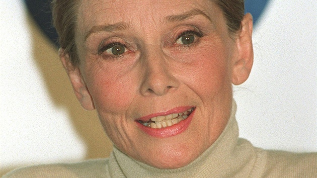 Charisma Audrey Hepburnov zstalo i v pozdjm vku, kdy se angaovala v pomoci potebnm.