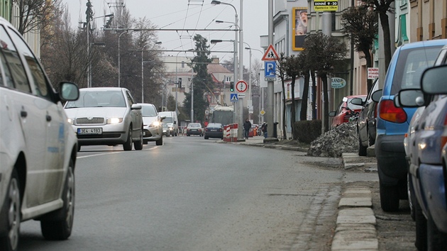 Hustý provoz na Pra�ské t�íd� v hradecké �ásti Kukleny.