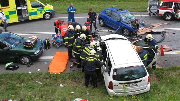 U Protivna se stetla tyi osobn auta. Nehoda zablokovala provoz na hlavnm tahu z Psku na esk Budjovice. 