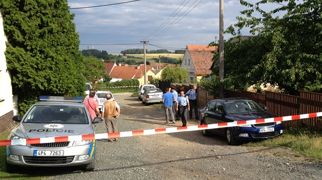 Policie vy�et�uje smrt dvou lidí z Tymákova. 