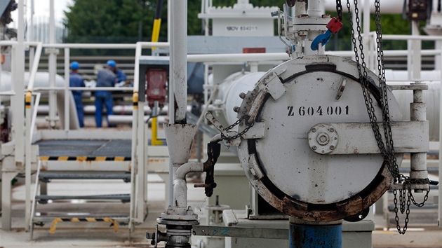 V podniku Mero spravují ropné rezervy České republiky. Na snímku jedno z vyústění ropovodu Ingolstadt (18. července 2012, Nelahozeves).
