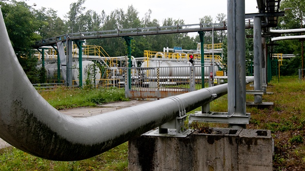 V podniku Čepro spravují produkty z ropy a produktovody, kterými putují přes celou ČR (18. července 2012, Předonín).