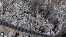 Snímek z orbitu ukazuje kody, které v Damaku napáchaly tanky a dlostelectvo