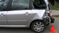 Zadní ást peugeotu po nárazu nákladního vozu (18. ervence 2012)