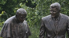Souso�í Ronalda Reagana a pape�e Jana Pavla II. v gda�ském parku