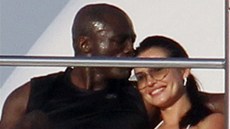 Seal tráví dovolenou s neznámou brunetkou na jacht