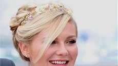 Hereka Kirsten Dunstová na kvtnovém filmovém festivalu v Cannes s elenkou z