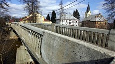 Historický most pes eku Svatava ve stejnojmenném mstysu na Sokolovsku.