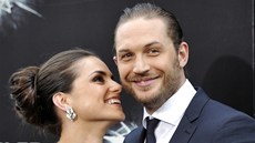 Tom Hardy a Charlotte Rileyová