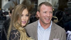 Guy Ritchie a jeho thotná partnerka Jacqui Ainsleyová (Londýn, 18. ervence...